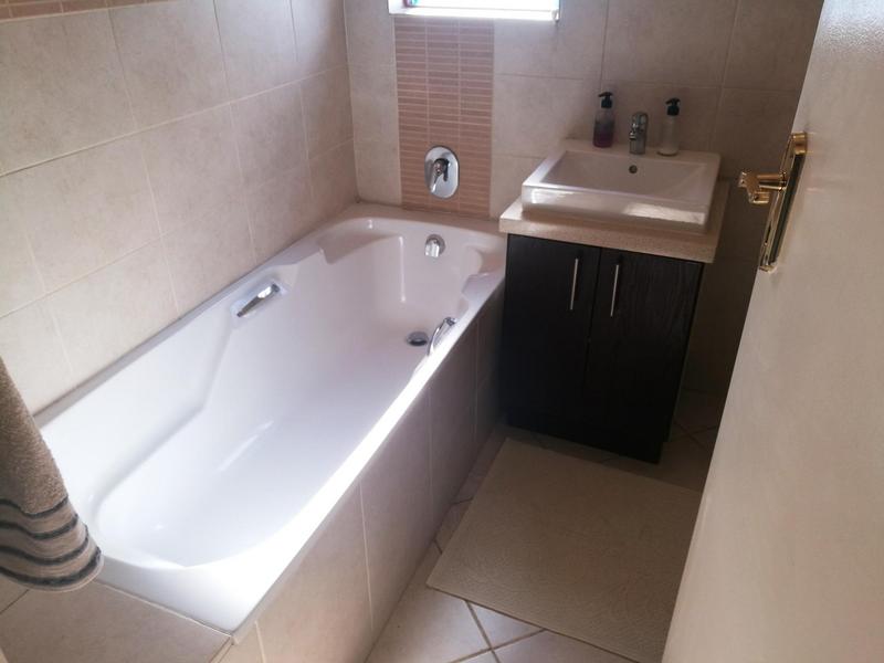 2 Bedroom Property for Sale in Crowthorne Gauteng