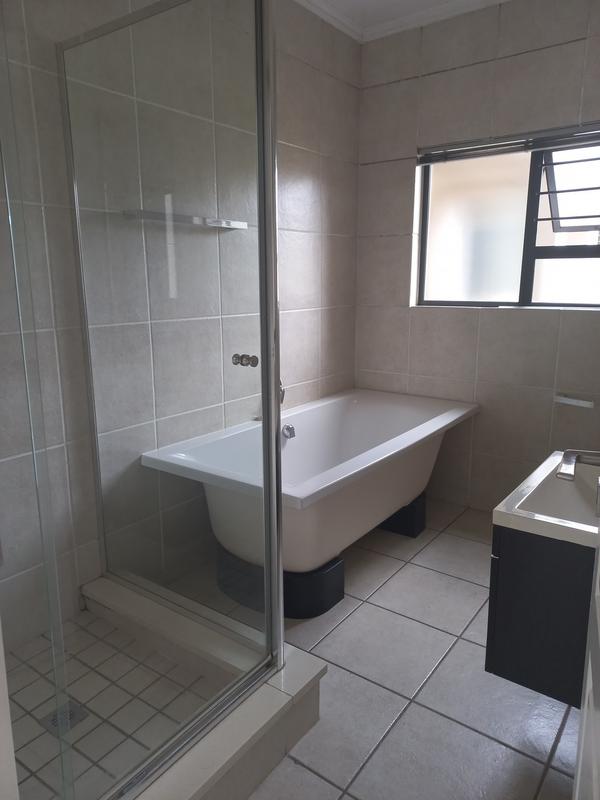 3 Bedroom Property for Sale in Greenstone Hill Gauteng