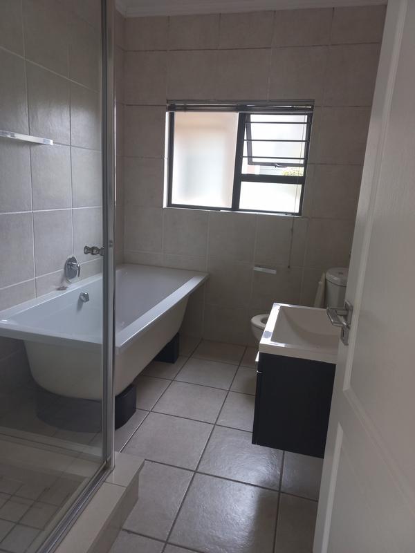 3 Bedroom Property for Sale in Greenstone Hill Gauteng