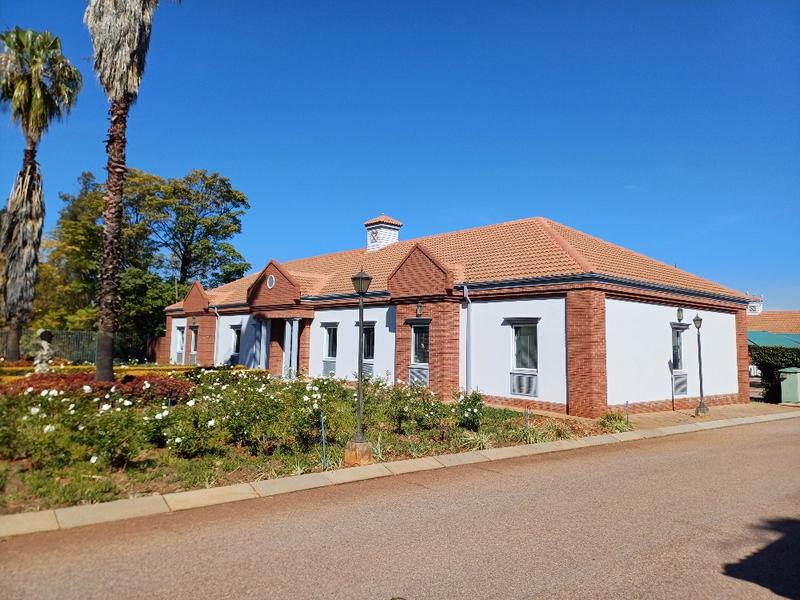 Commercial Property for Sale in Die Hoewes Gauteng