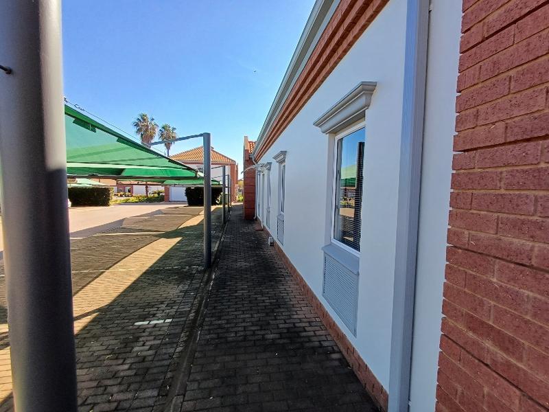 Commercial Property for Sale in Die Hoewes Gauteng