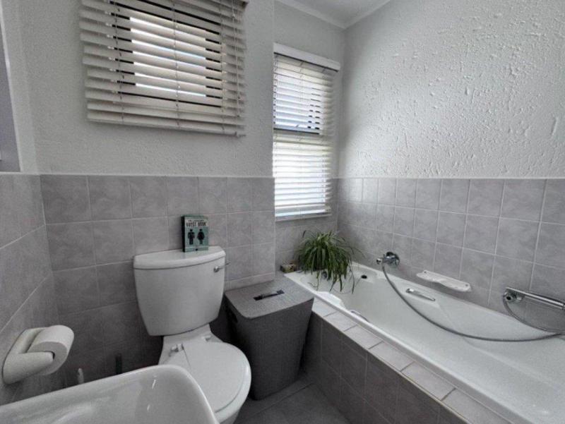 1 Bedroom Property for Sale in Dowerglen Gauteng