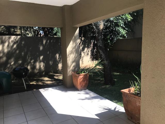 To Let 2 Bedroom Property for Rent in Fourways Gauteng