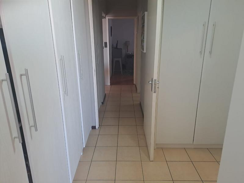 2 Bedroom Property for Sale in Sunnyrock Gauteng