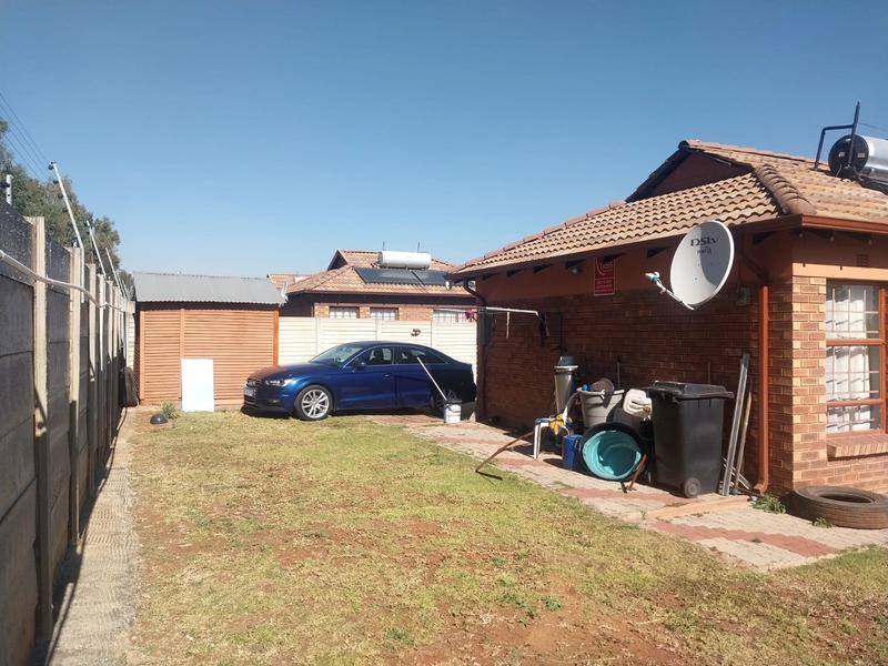 3 Bedroom Property for Sale in Clayville Gauteng