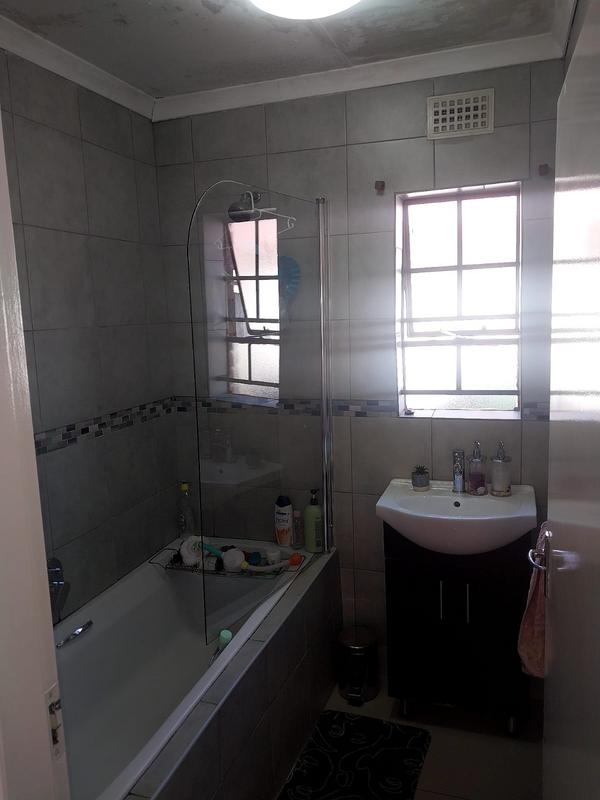 3 Bedroom Property for Sale in Clayville Gauteng