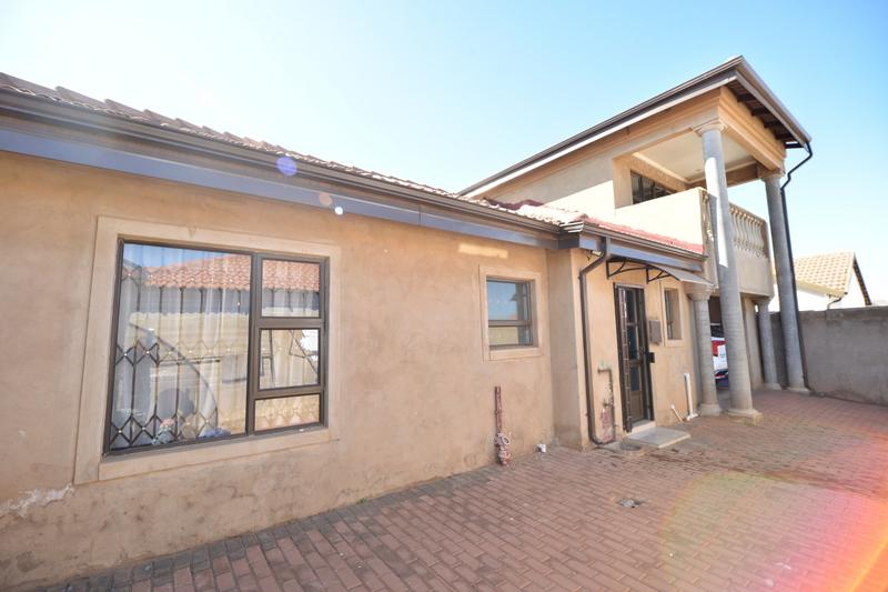 4 Bedroom Property for Sale in Protea Glen Gauteng