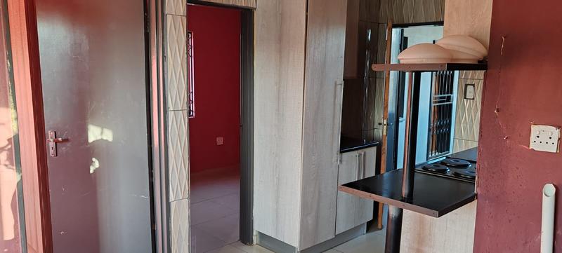 To Let 2 Bedroom Property for Rent in Jabulani Gauteng