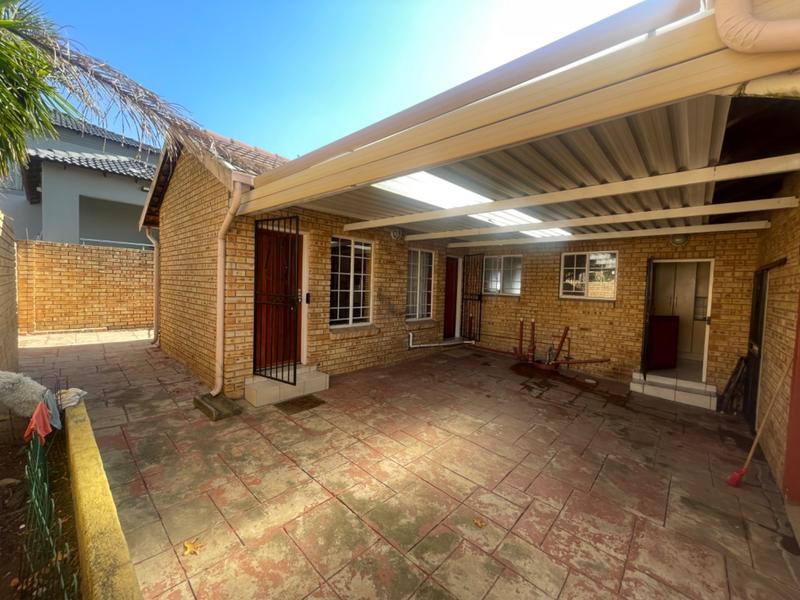 4 Bedroom Property for Sale in Thatchfield Gauteng