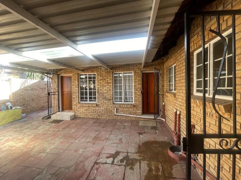 4 Bedroom Property for Sale in Thatchfield Gauteng