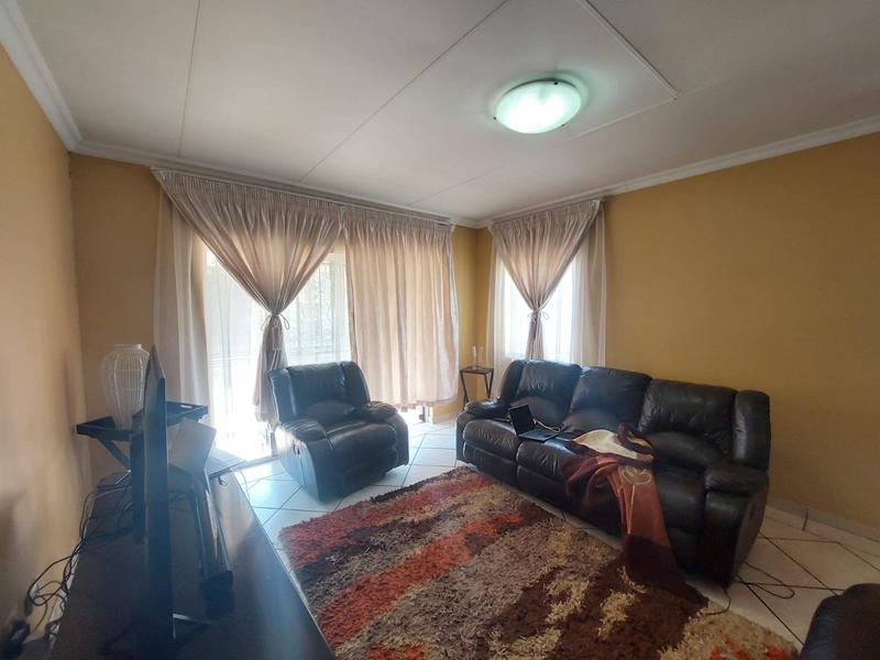 4 Bedroom Property for Sale in Thatchfield Gauteng