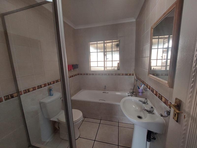 4 Bedroom Property for Sale in Thatchfield Gauteng