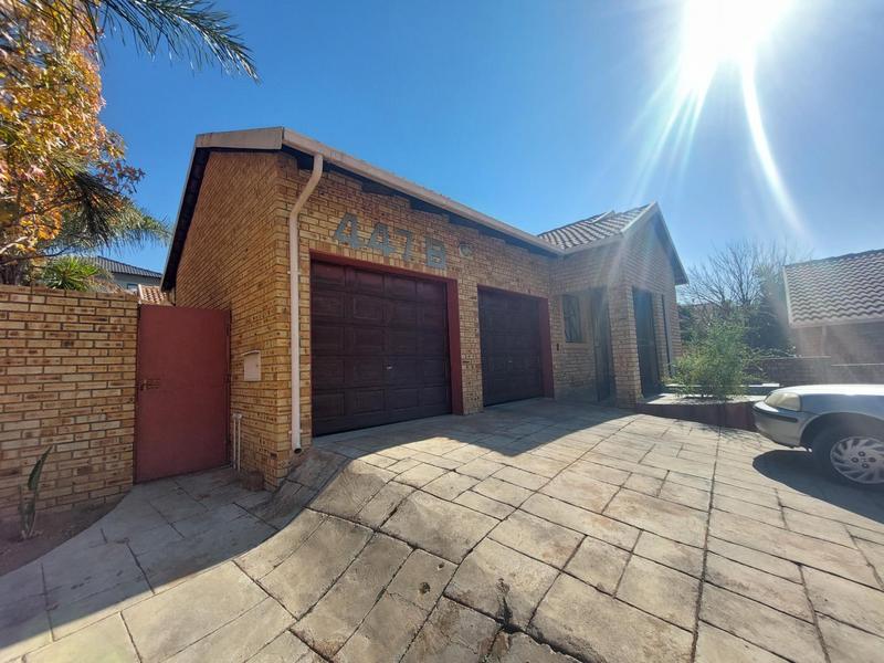 4 Bedroom Property for Sale in Thatchfield Gauteng