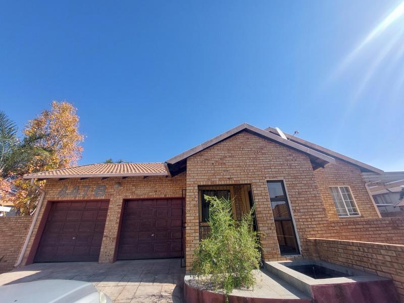 4 Bedroom Property for Sale in Thatchfield Gauteng