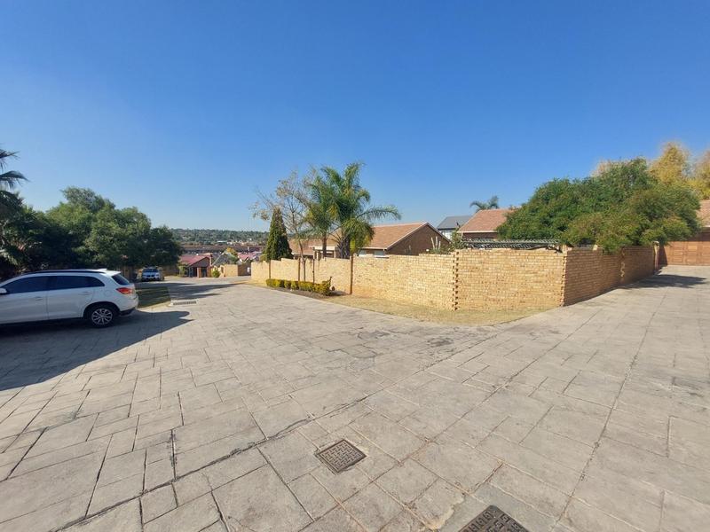 4 Bedroom Property for Sale in Thatchfield Gauteng