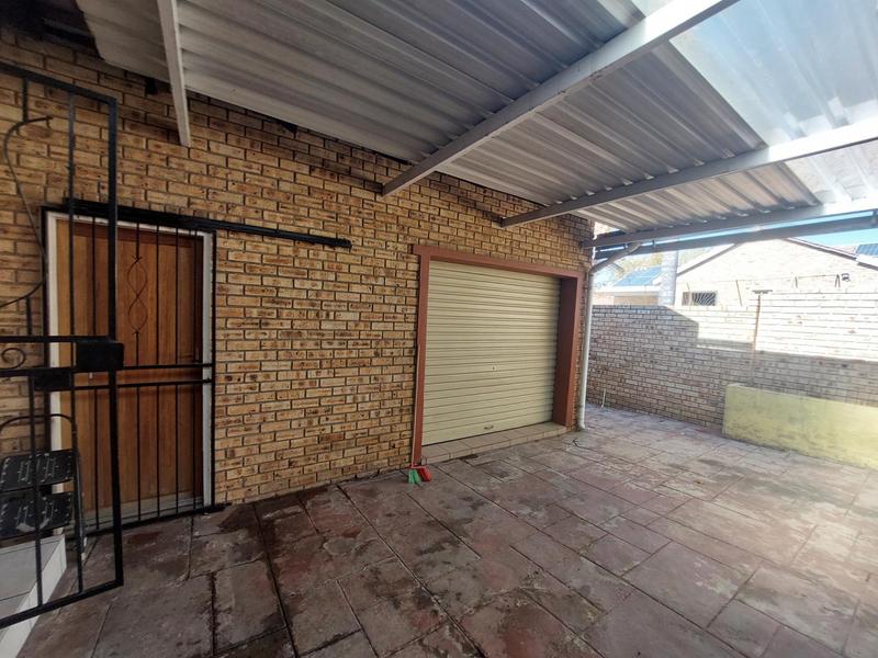 4 Bedroom Property for Sale in Thatchfield Gauteng