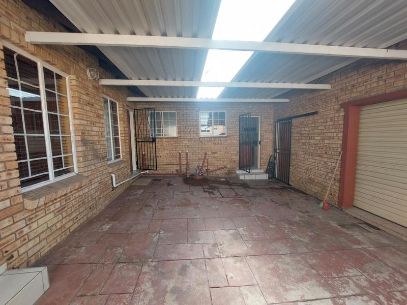 4 Bedroom Property for Sale in Thatchfield Gauteng