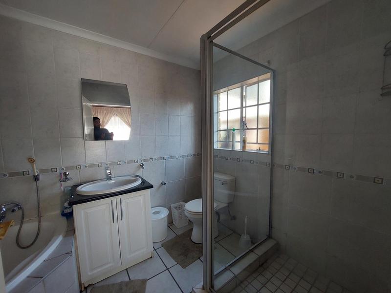 4 Bedroom Property for Sale in Thatchfield Gauteng