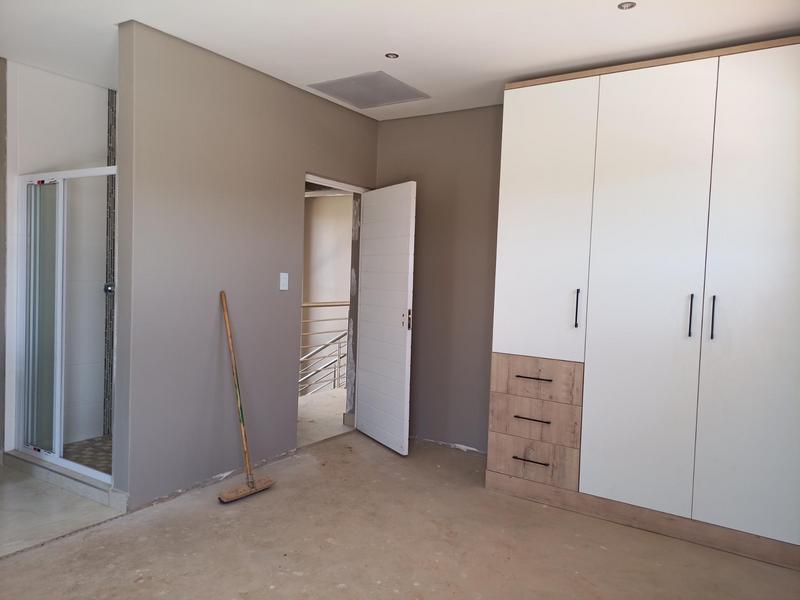 4 Bedroom Property for Sale in Midstream Ridge Gauteng