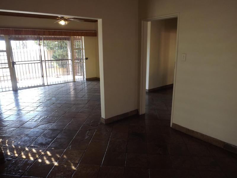 To Let 3 Bedroom Property for Rent in Wilro Park Gauteng