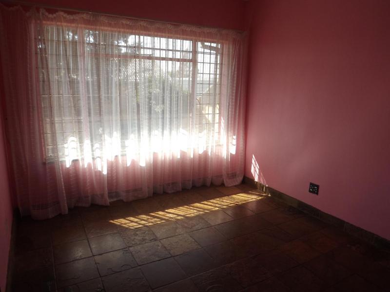 To Let 3 Bedroom Property for Rent in Wilro Park Gauteng