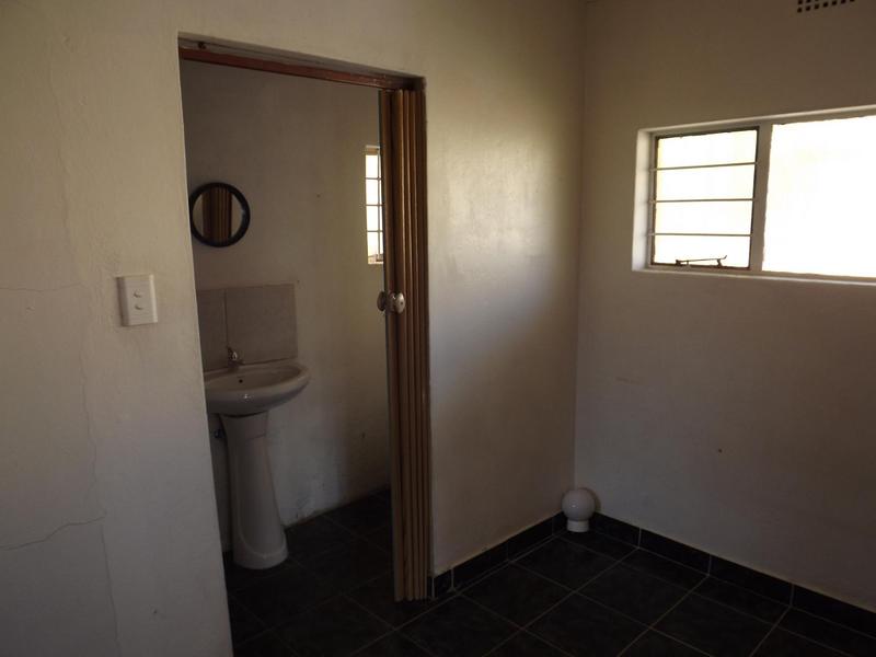 To Let 3 Bedroom Property for Rent in Wilro Park Gauteng