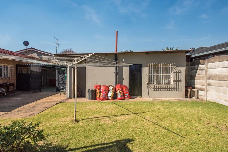 5 Bedroom Property for Sale in Petersfield Gauteng