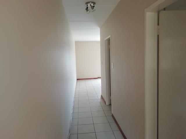 To Let 1 Bedroom Property for Rent in Grand Central Gauteng