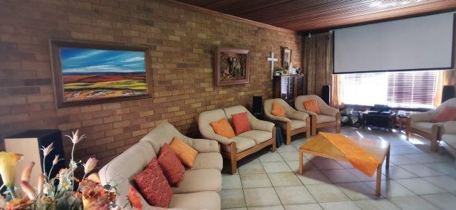 5 Bedroom Property for Sale in Dorandia Gauteng