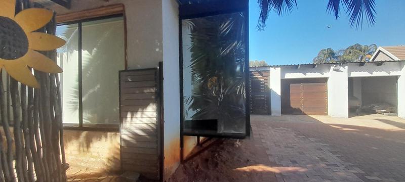 To Let 4 Bedroom Property for Rent in Rooihuiskraal Gauteng