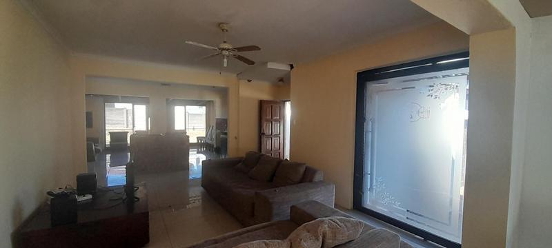 To Let 4 Bedroom Property for Rent in Rooihuiskraal Gauteng