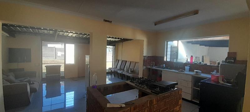 To Let 4 Bedroom Property for Rent in Rooihuiskraal Gauteng