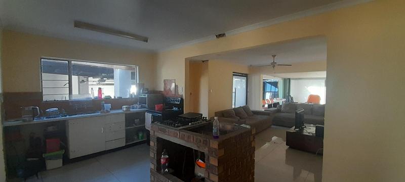 To Let 4 Bedroom Property for Rent in Rooihuiskraal Gauteng