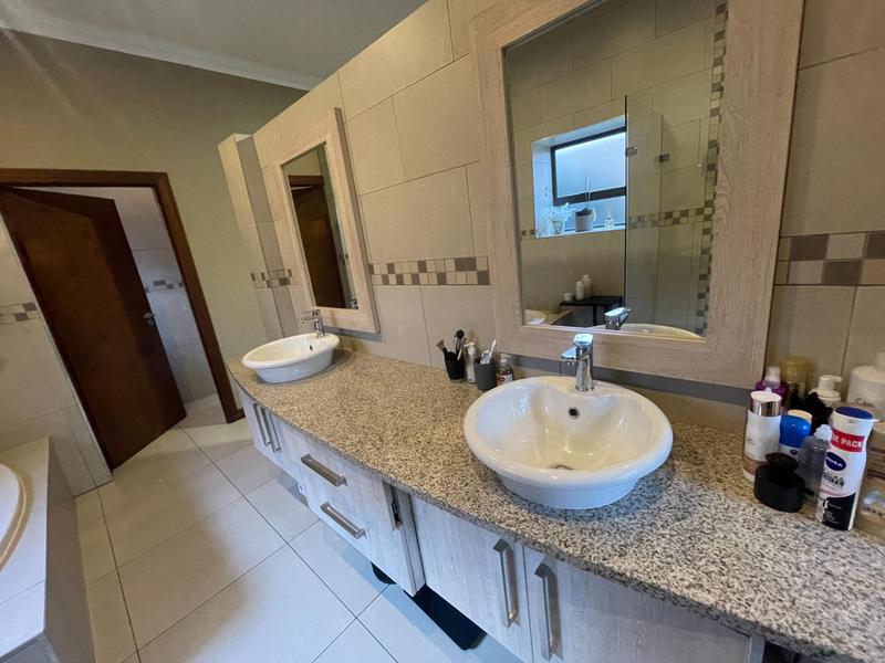 3 Bedroom Property for Sale in Midstream Ridge Gauteng