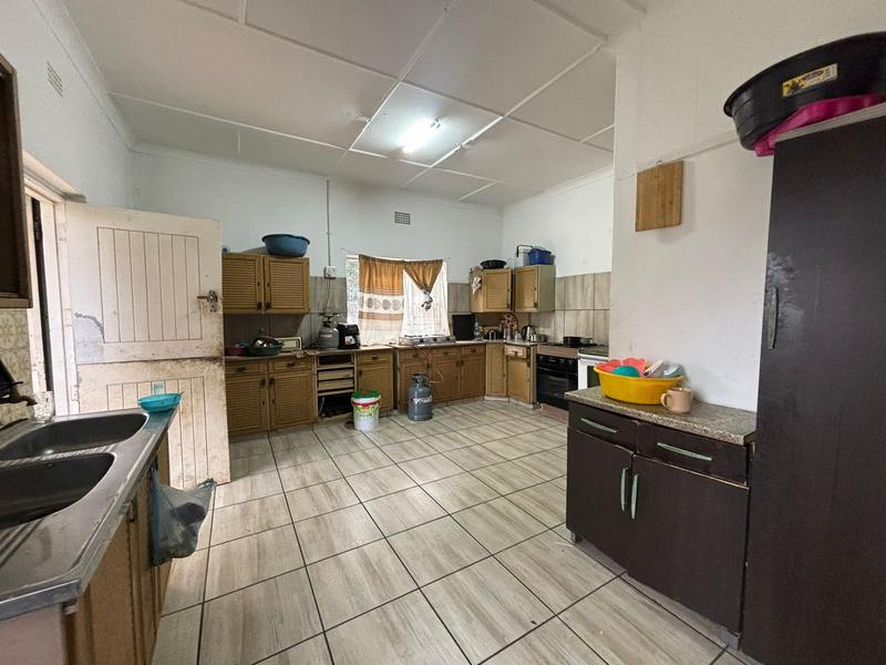 8 Bedroom Property for Sale in Maraisburg Gauteng