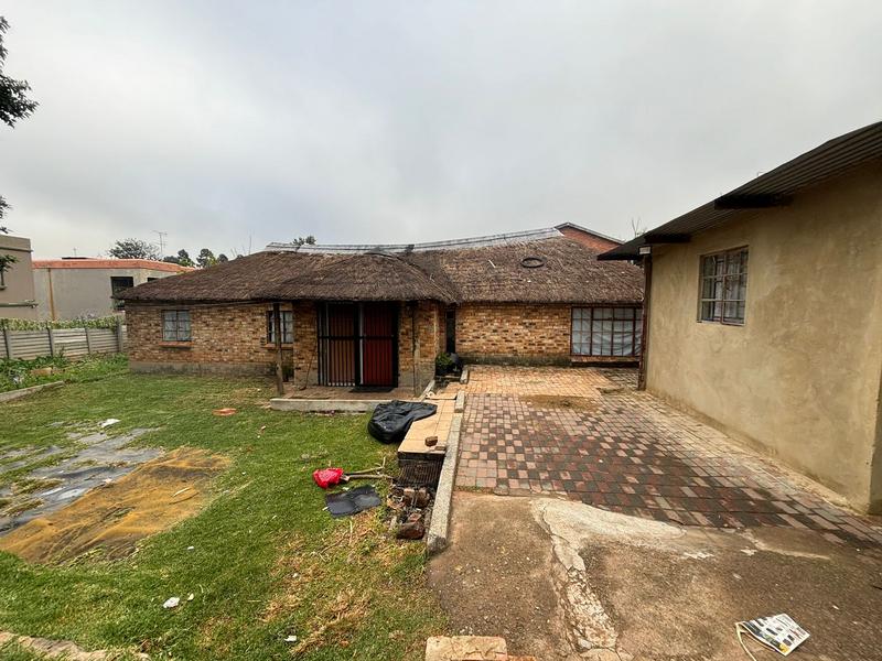 8 Bedroom Property for Sale in Maraisburg Gauteng
