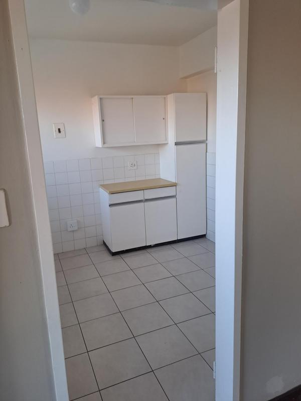 To Let 1 Bedroom Property for Rent in Florida Lake Gauteng