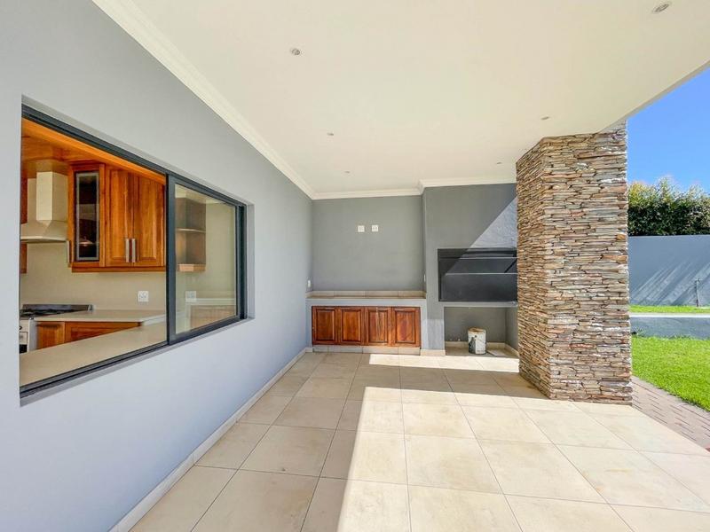 4 Bedroom Property for Sale in Midstream Ridge Gauteng