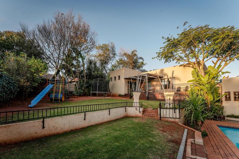 4 Bedroom Property for Sale in Roodekrans Gauteng