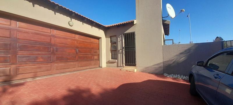 To Let 3 Bedroom Property for Rent in Thatchfield Gauteng