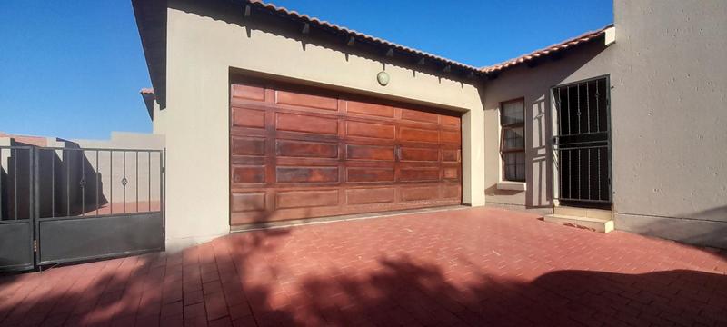 To Let 3 Bedroom Property for Rent in Thatchfield Gauteng