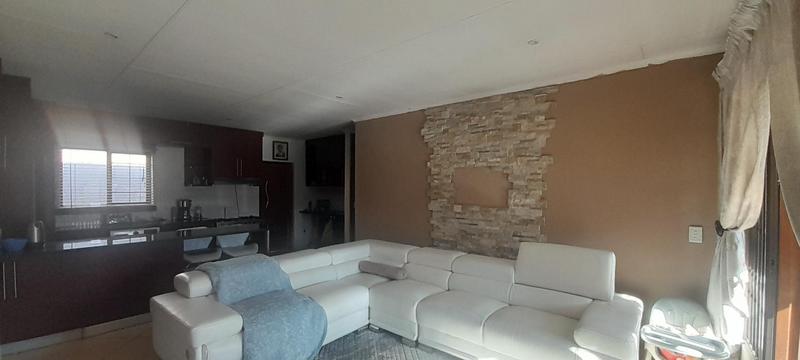 To Let 3 Bedroom Property for Rent in Thatchfield Gauteng