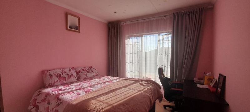 To Let 3 Bedroom Property for Rent in Thatchfield Gauteng