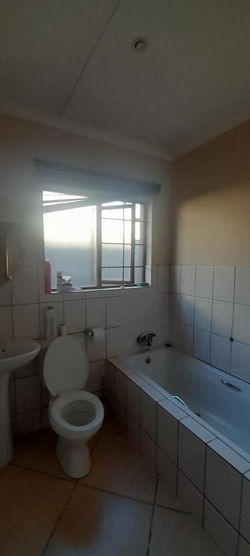 To Let 3 Bedroom Property for Rent in Thatchfield Gauteng