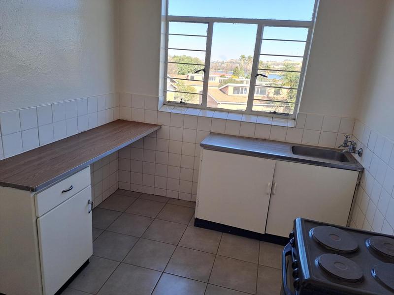 To Let 2 Bedroom Property for Rent in Florida Lake Gauteng