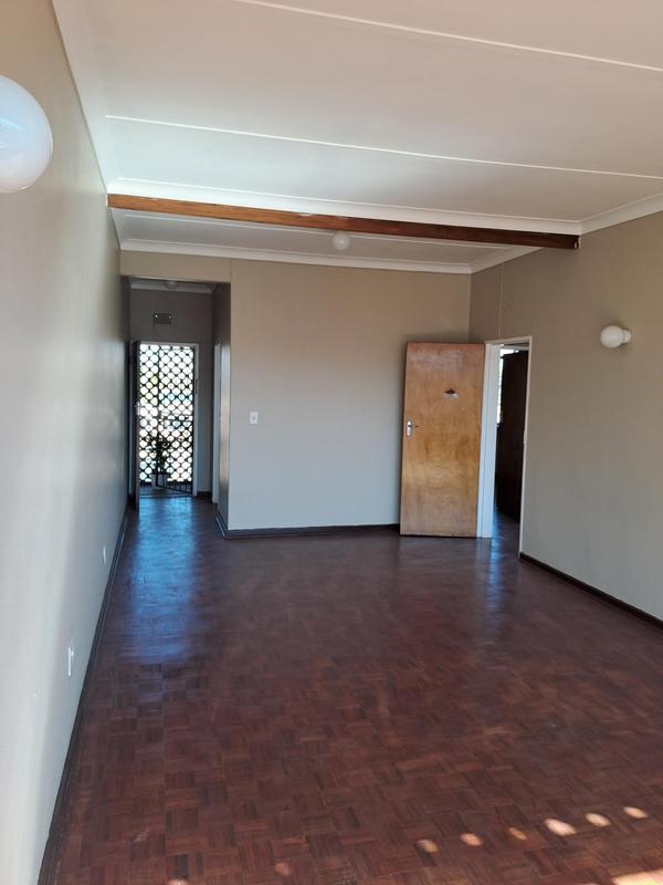 To Let 2 Bedroom Property for Rent in Florida Lake Gauteng