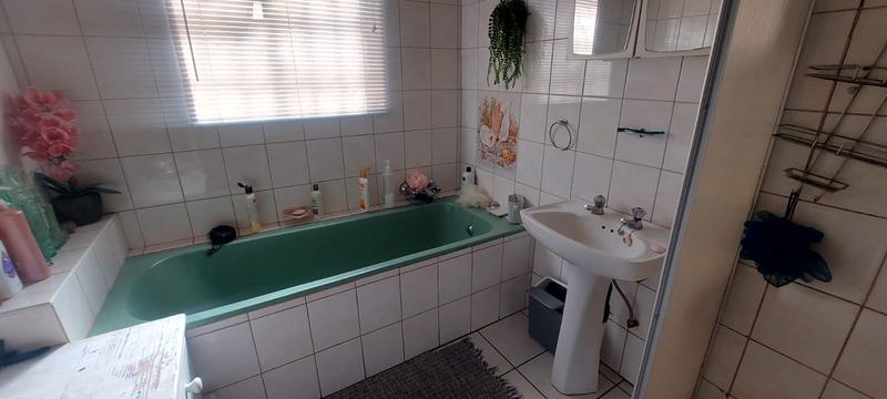 3 Bedroom Property for Sale in Roodepoort Central Gauteng