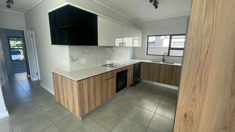 To Let 3 Bedroom Property for Rent in Waterfall Gauteng