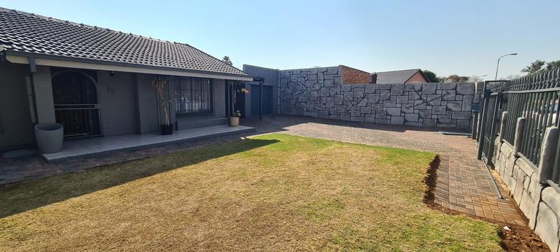 To Let 4 Bedroom Property for Rent in Casseldale Gauteng