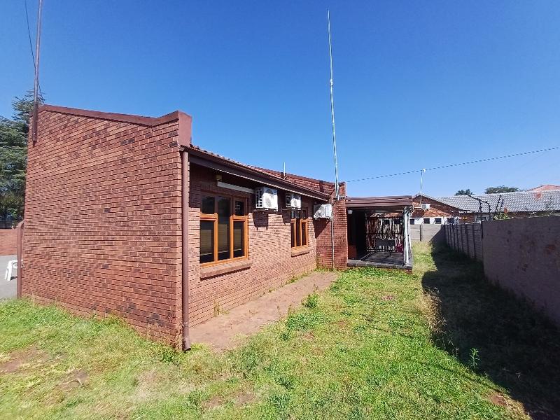 To Let commercial Property for Rent in Wierda Park Gauteng